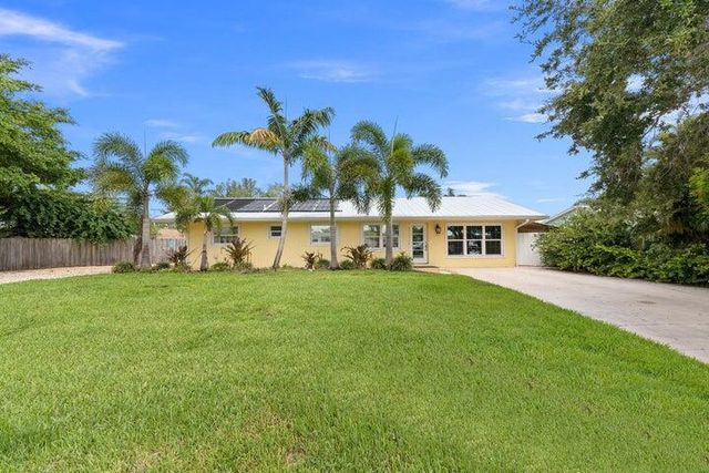 1749 SW Coxswain Place, Palm City, FL 34990