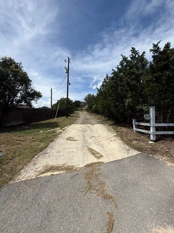 218 Mineola St, Ingram, TX 78025