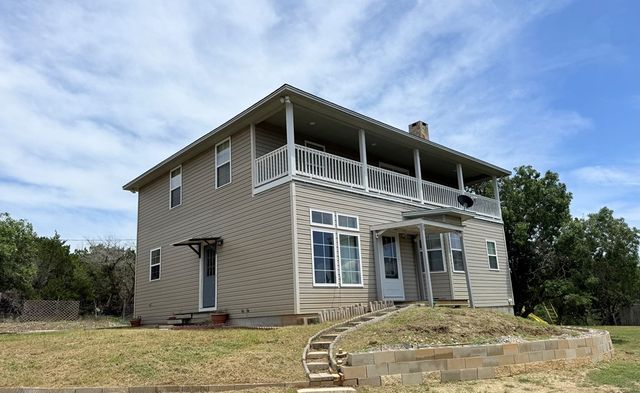 218 Mineola St, Ingram, TX 78025