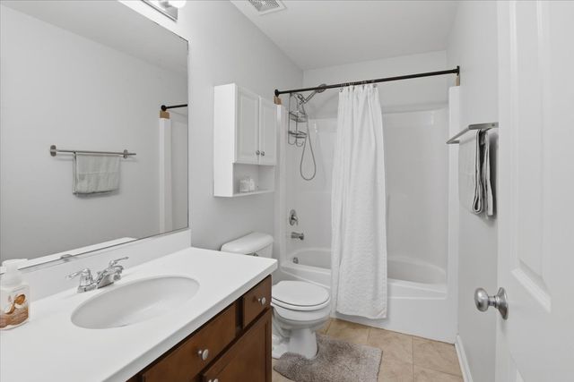163 EASTON Drive, Gilberts, IL 60136
