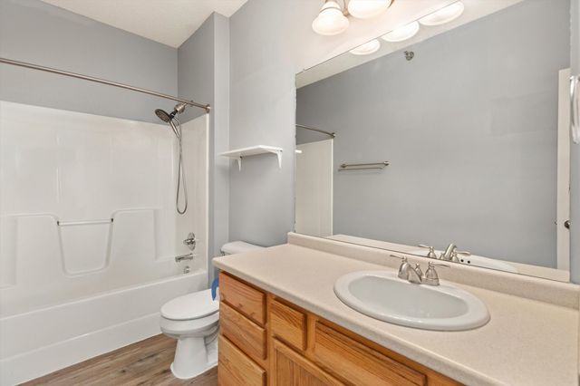 2323 E Porter Avenue 13, Des Moines, IA 50320