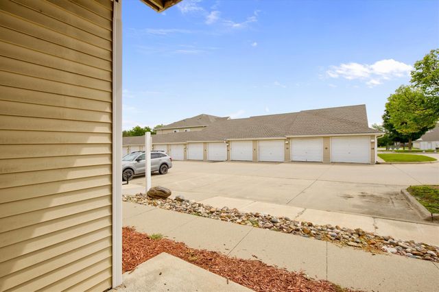 2323 E Porter Avenue 13, Des Moines, IA 50320