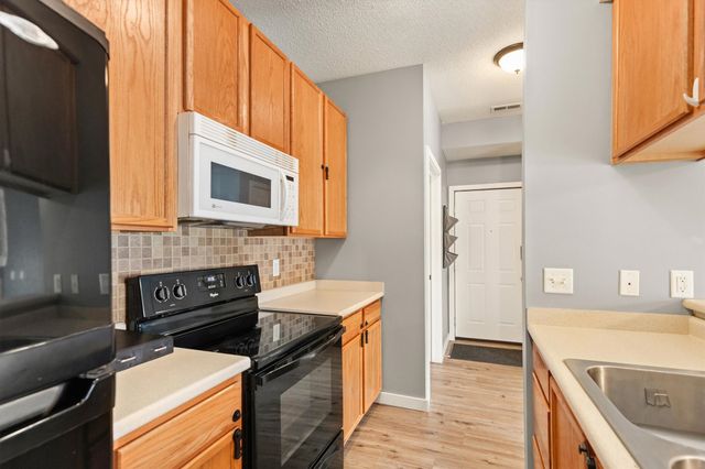 2323 E Porter Avenue 13, Des Moines, IA 50320