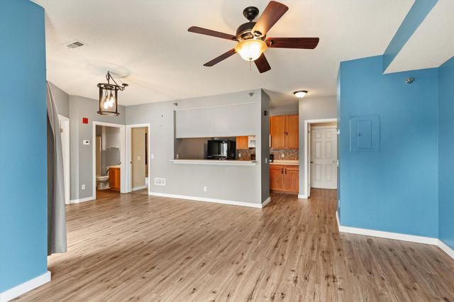 2323 E Porter Avenue 13, Des Moines, IA 50320