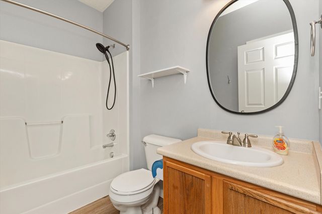 2323 E Porter Avenue 13, Des Moines, IA 50320