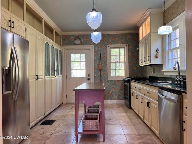 523 WESTMORELAND PL, Jackson, TN 38301