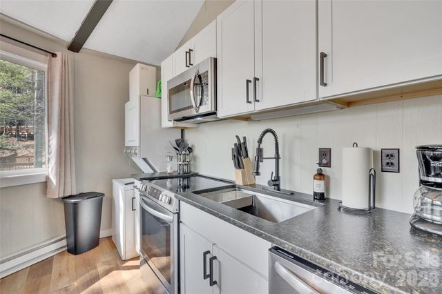 109 Beechwood Lane, Beech Mountain, NC 28604