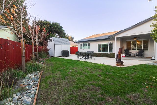 40 Grand Rio Cir, Sacramento, CA 95826