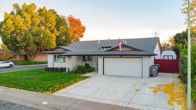 40 Grand Rio Cir, Sacramento, CA 95826