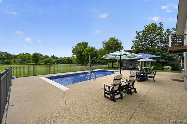 8700 30 Mile Road, Washington, MI 48095