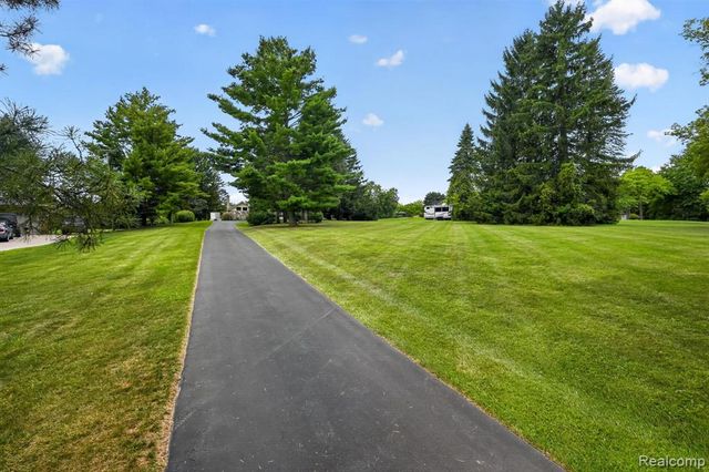 8700 30 Mile Road, Washington, MI 48095