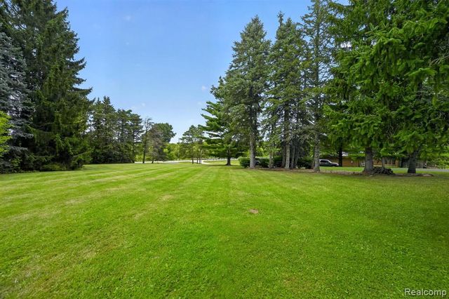 8700 30 Mile Road, Washington, MI 48095