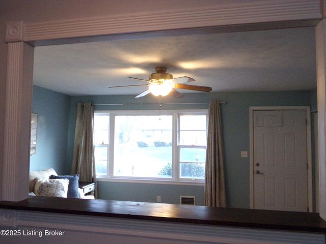 9409 Doewood Ln, Louisville, KY 40291