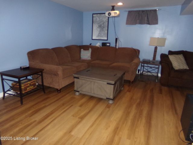 9409 Doewood Ln, Louisville, KY 40291