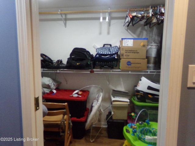 9409 Doewood Ln, Louisville, KY 40291