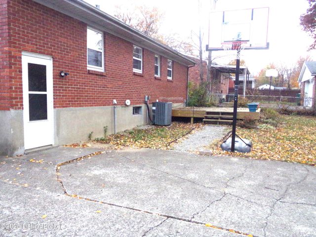 9409 Doewood Ln, Louisville, KY 40291