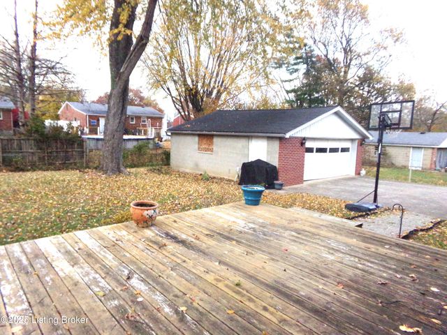 9409 Doewood Ln, Louisville, KY 40291