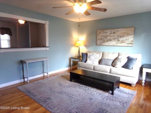 9409 Doewood Ln, Louisville, KY 40291