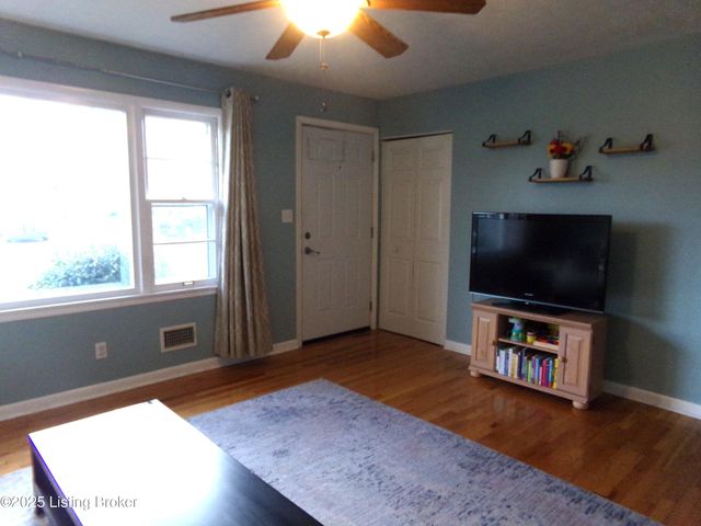 9409 Doewood Ln, Louisville, KY 40291