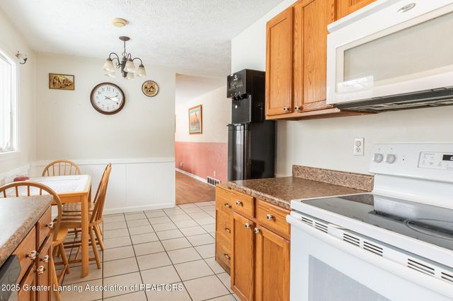 200 Mosley Avenue, Lansing, MI 48906