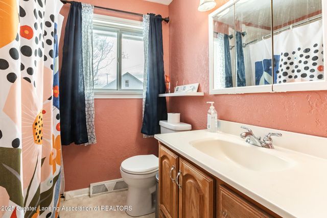 200 Mosley Avenue, Lansing, MI 48906