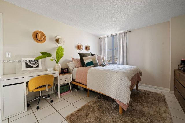 2555 Collins Avenue 1002, Miami Beach, FL 33140