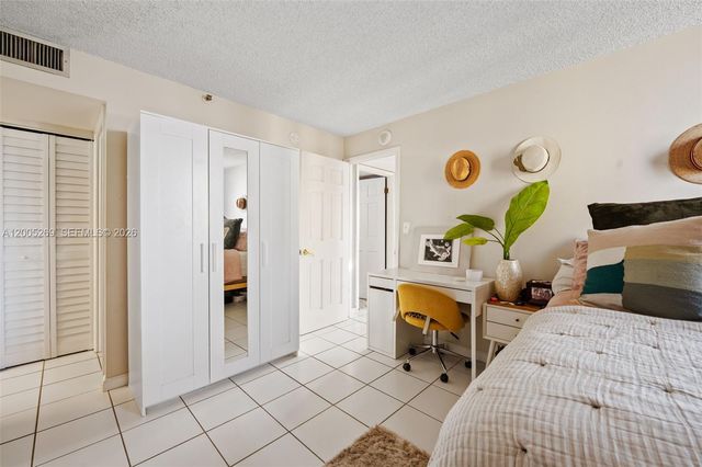 2555 Collins Avenue 1002, Miami Beach, FL 33140