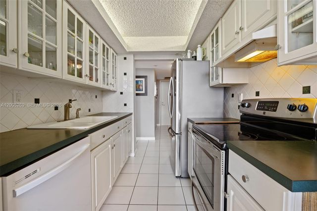 2555 Collins Avenue 1002, Miami Beach, FL 33140