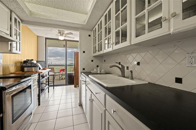 2555 Collins Avenue 1002, Miami Beach, FL 33140