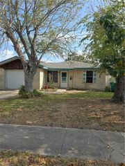 325 N Houston St, Aransas Pass, TX 78336