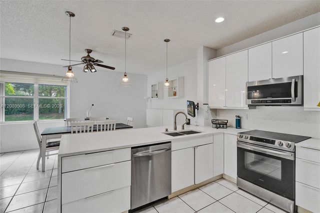 636 Sand Creek Cir, Weston, FL 33327
