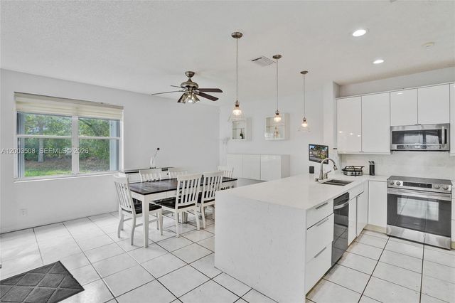 636 Sand Creek Cir, Weston, FL 33327