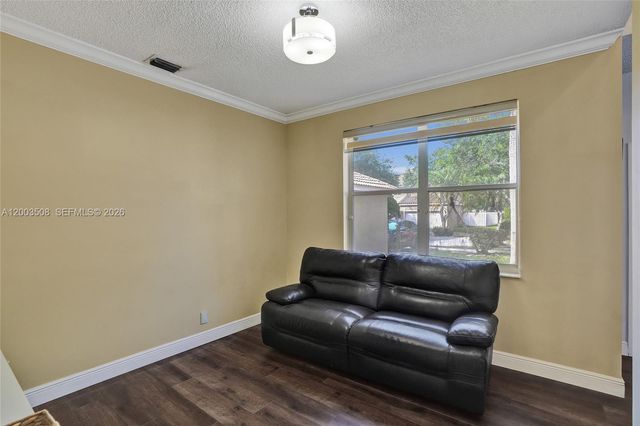 636 Sand Creek Cir, Weston, FL 33327