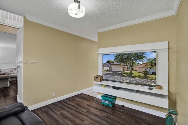 636 Sand Creek Cir, Weston, FL 33327