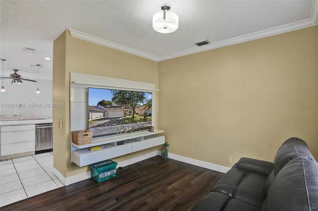 636 Sand Creek Cir, Weston, FL 33327