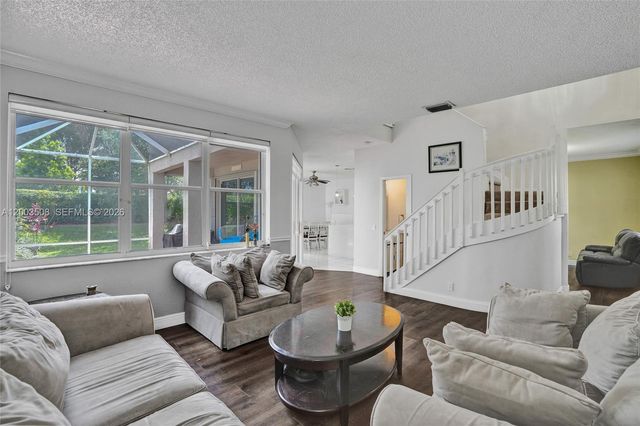 636 Sand Creek Cir, Weston, FL 33327