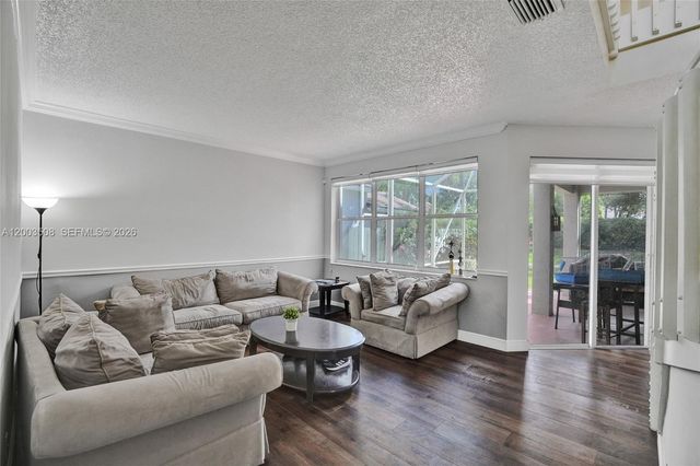636 Sand Creek Cir, Weston, FL 33327