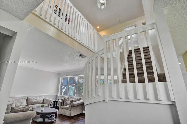 636 Sand Creek Cir, Weston, FL 33327
