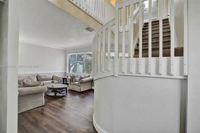 636 Sand Creek Cir, Weston, FL 33327