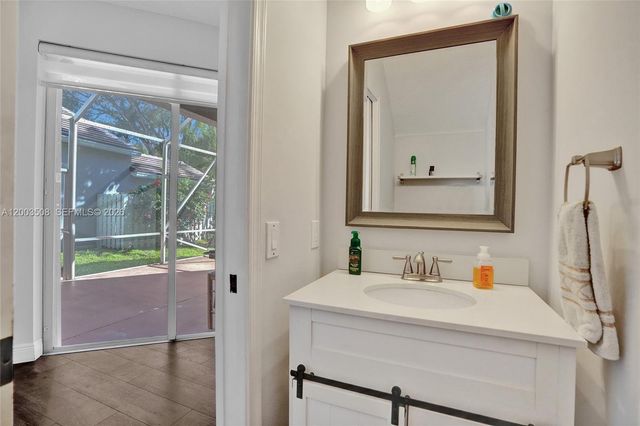 636 Sand Creek Cir, Weston, FL 33327