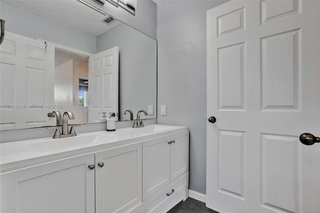 636 Sand Creek Cir, Weston, FL 33327