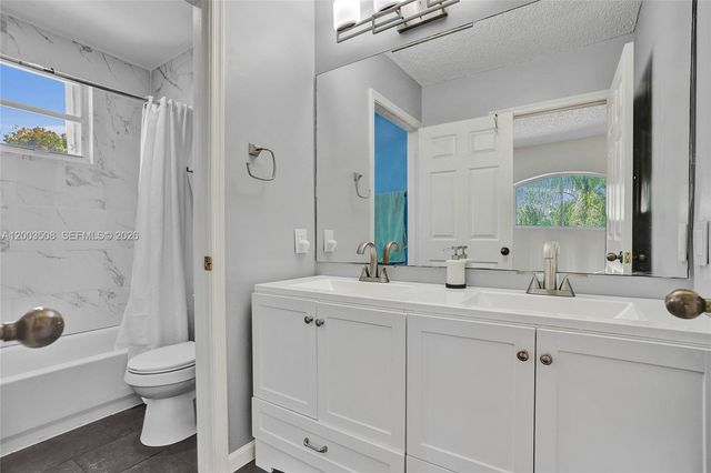 636 Sand Creek Cir, Weston, FL 33327