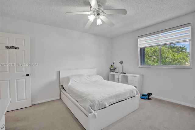 636 Sand Creek Cir, Weston, FL 33327
