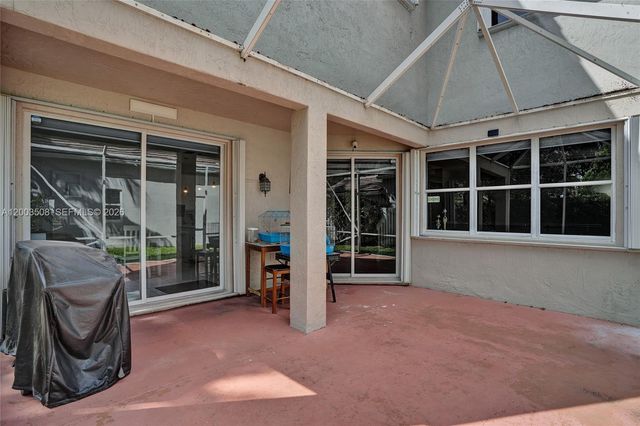 636 Sand Creek Cir, Weston, FL 33327