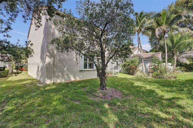 636 Sand Creek Cir, Weston, FL 33327