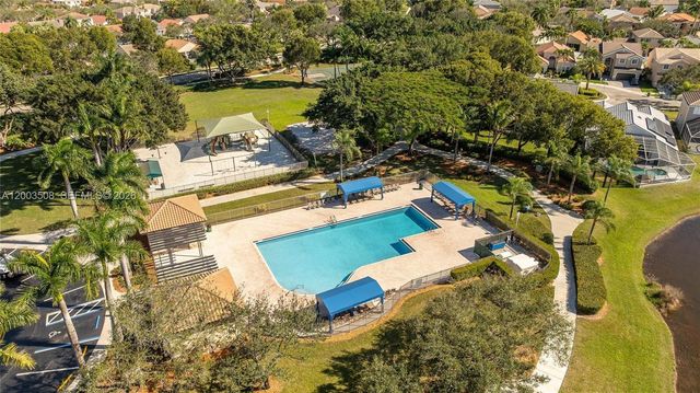 636 Sand Creek Cir, Weston, FL 33327