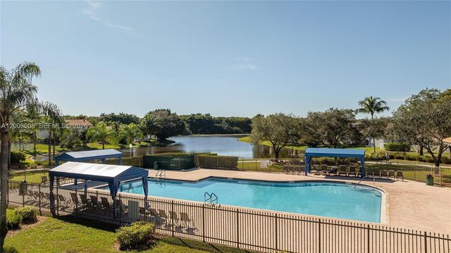 636 Sand Creek Cir, Weston, FL 33327