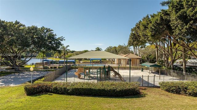 636 Sand Creek Cir, Weston, FL 33327