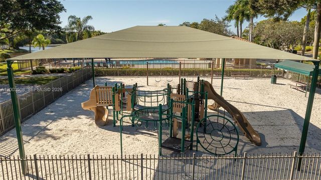 636 Sand Creek Cir, Weston, FL 33327