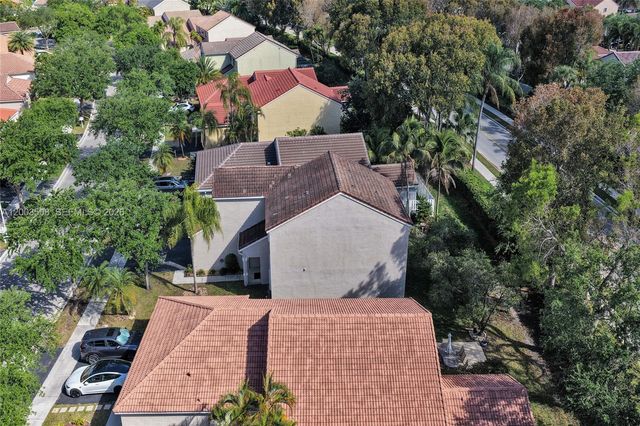 636 Sand Creek Cir, Weston, FL 33327